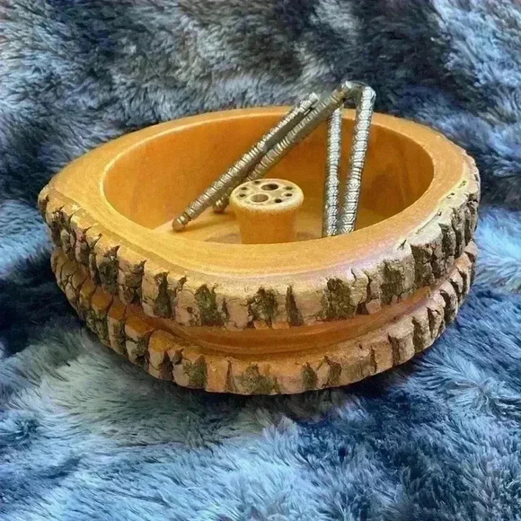 Vintage Nut Bowl  with nut crackers - Picture 13 of 15